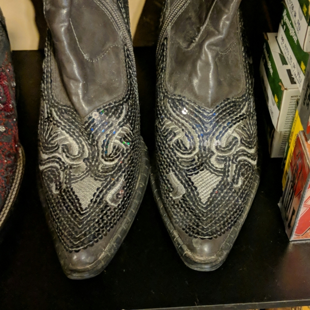 Helen's heart sequin grey boots size 9